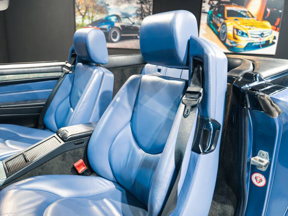 Image 25/35 of Mercedes-Benz SL 320 (1998)