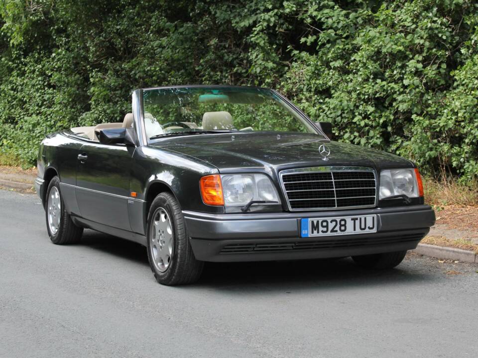 Bild 1/22 von Mercedes-Benz E 320 (1994)