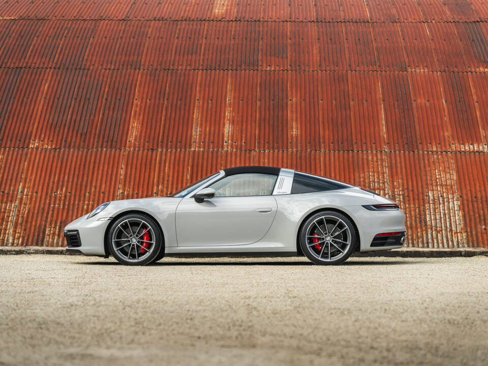 Image 4/33 de Porsche 911 Targa 4S (2021)