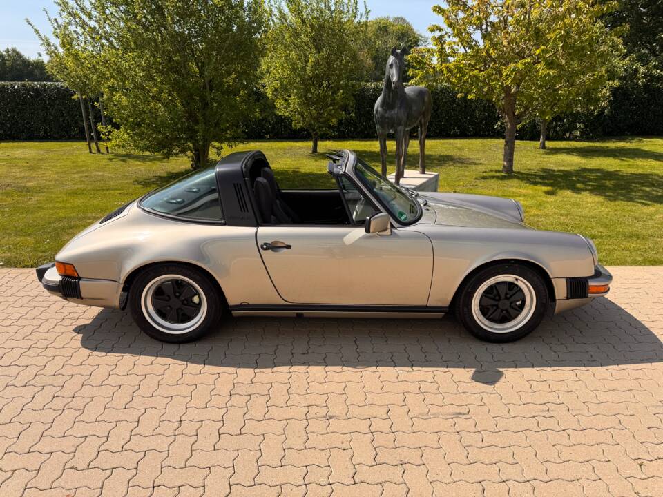 Image 9/88 of Porsche 911 Carrera 3.2 (1985)