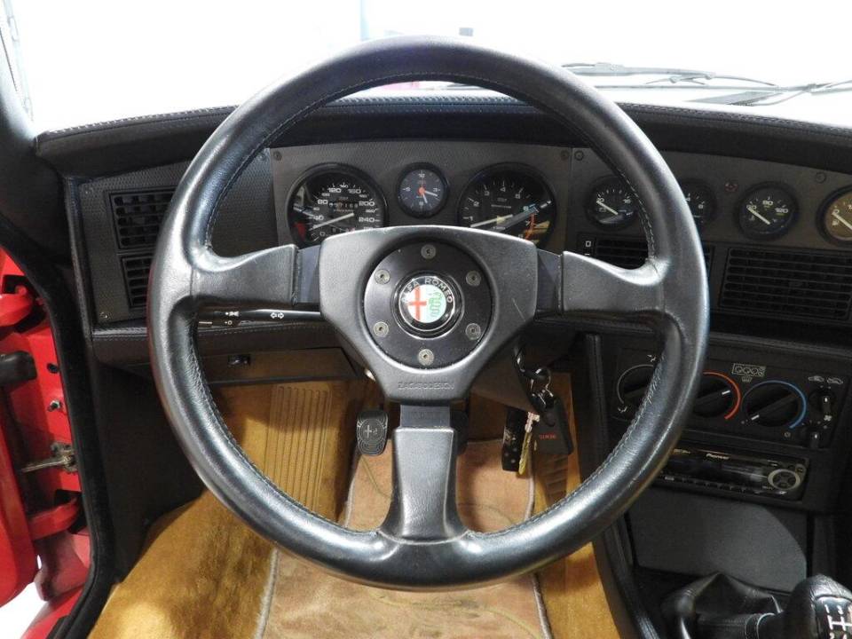Image 6/14 of Alfa Romeo SZ (1992)