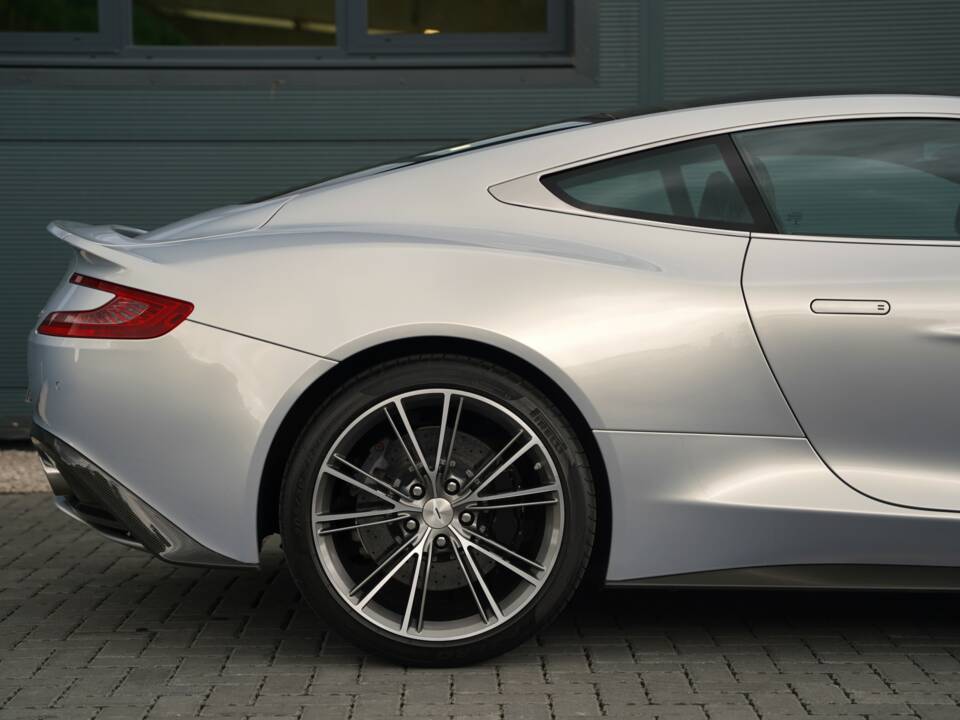 Image 23/50 of Aston Martin Vanquish (2014)