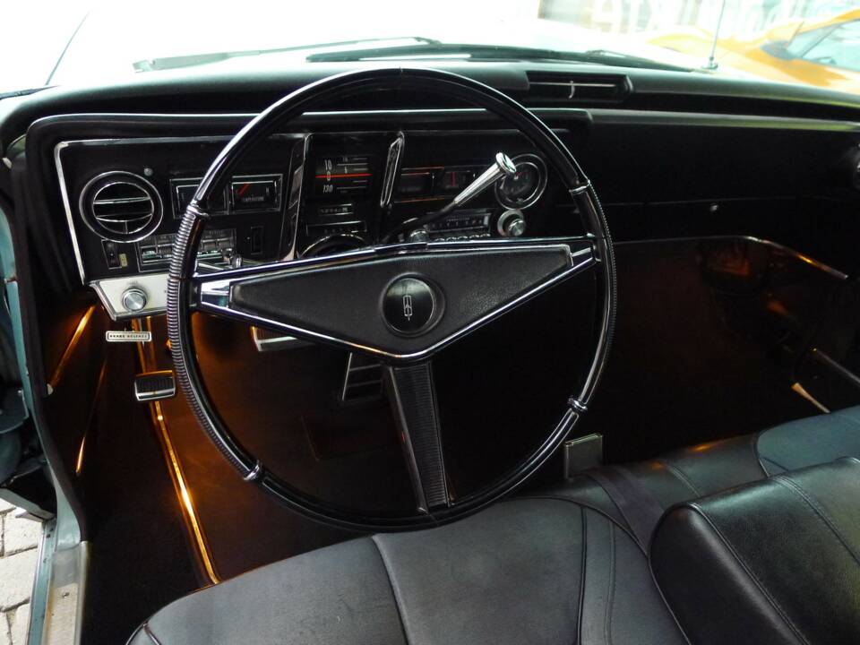Image 10/15 of Oldsmobile Toronado (1967)