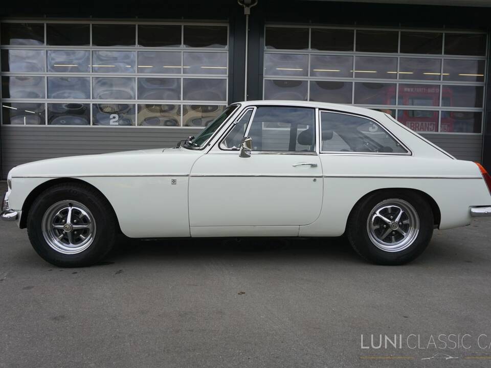 Image 4/54 de MG MGB GT (1974)