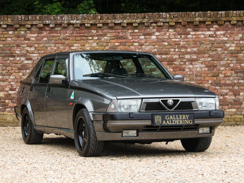 Image 29/50 of Alfa Romeo 75 3.0 V6 QV (1988)