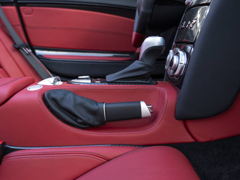 Image 33/37 of Mercedes-Benz SLR McLaren (2008)