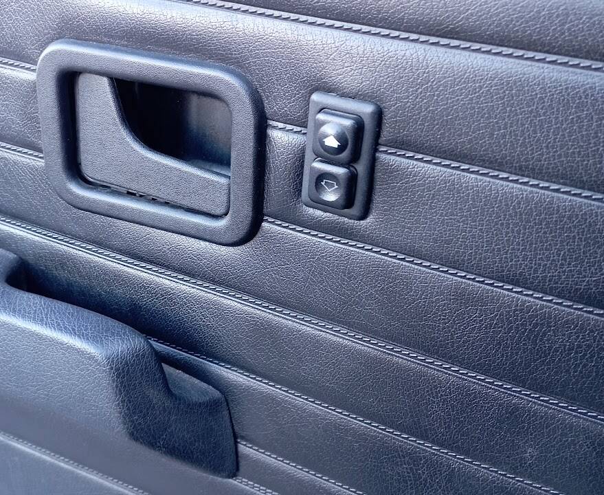 Image 38/51 of BMW 318i (1985)