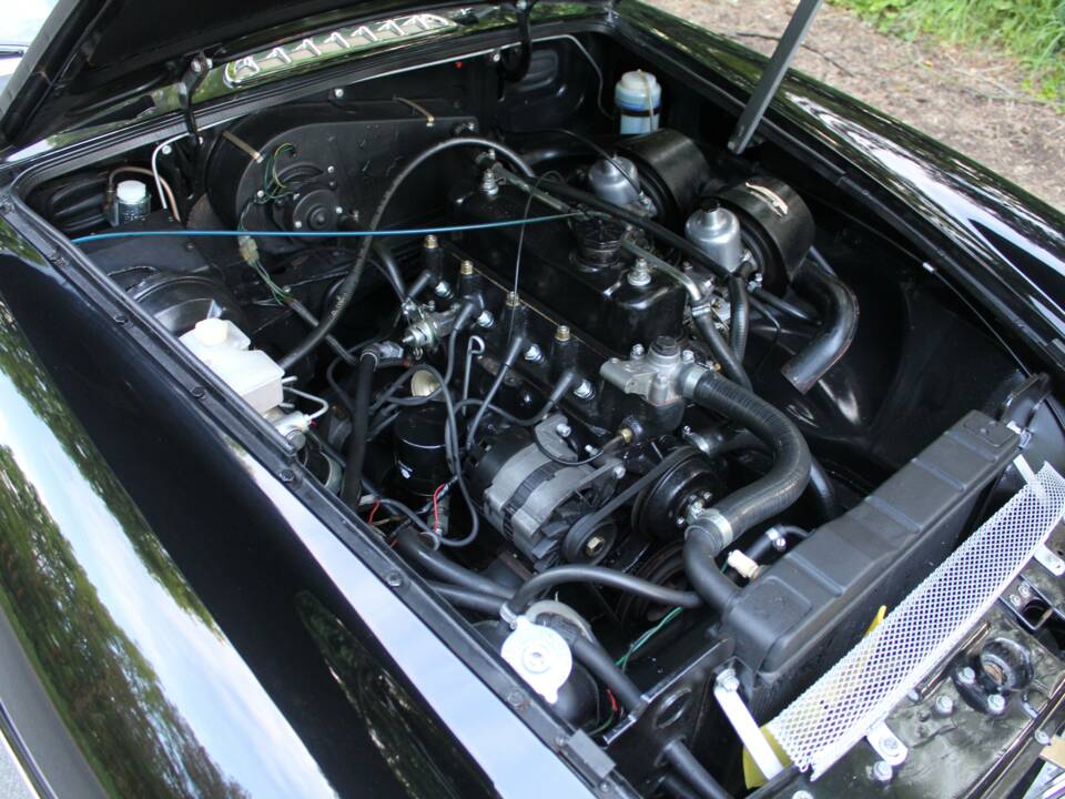 Image 15/17 of MG MGB (1978)