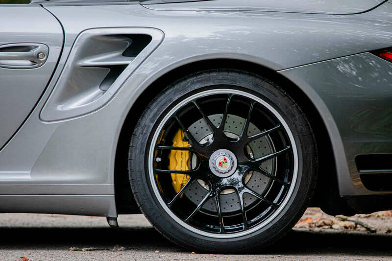 Imagen 34/50 de Porsche 911 Turbo S (2011)