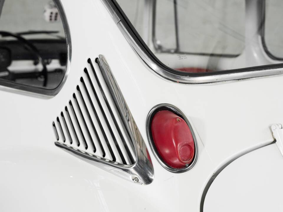 Image 12/48 of Subaru 360 (1970)