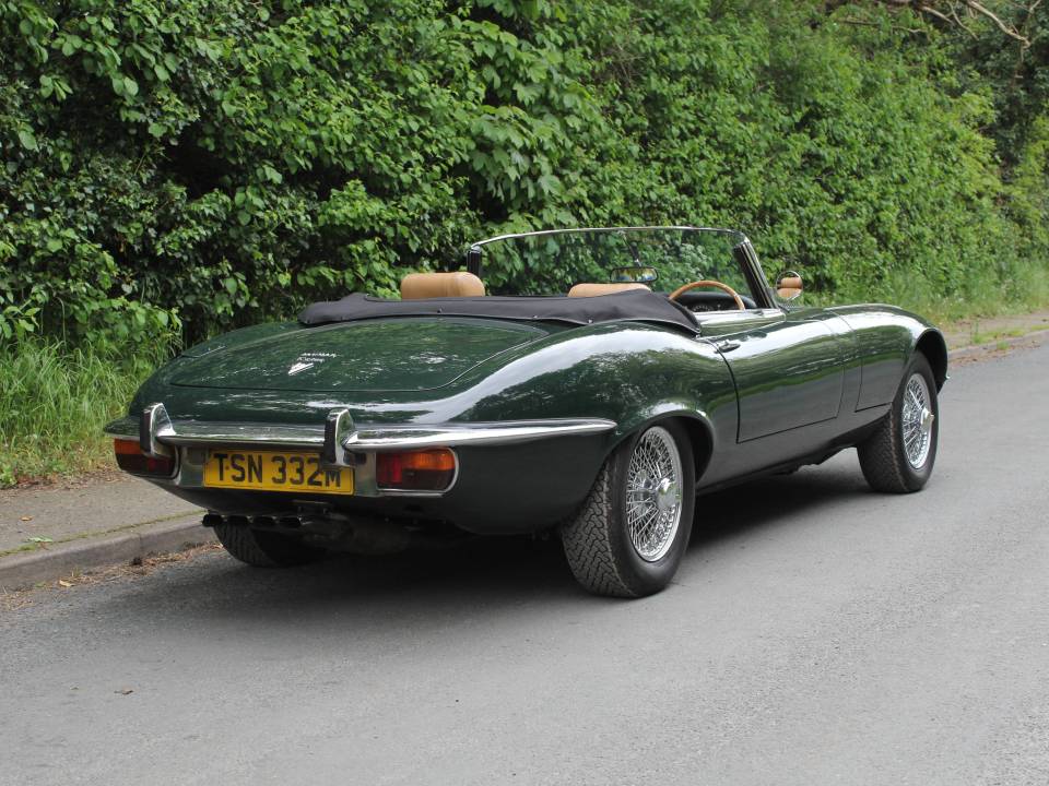 Image 6/18 de Jaguar E-Type V12 (1973)