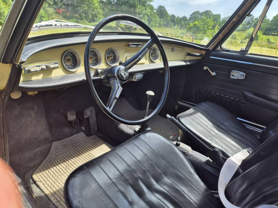 Image 4/5 de Volkswagen Karmann Ghia 1500 S (1964)