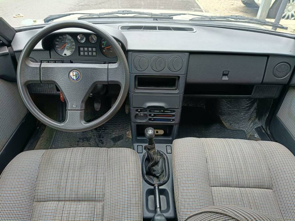 Immagine 9/50 di Alfa Romeo 33 - 1.3 S (1989)