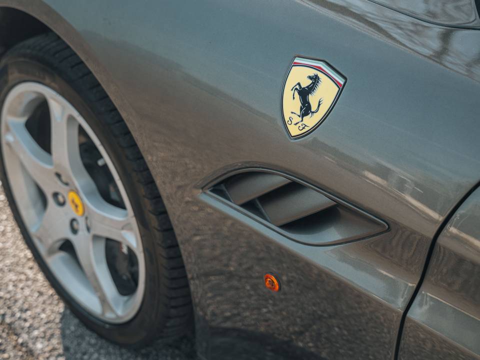 Image 18/69 de Ferrari California (2011)