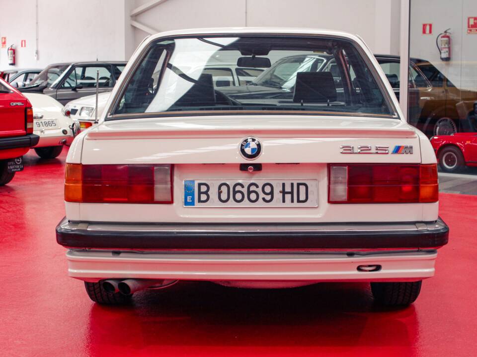 Image 23/38 of BMW 325i (1986)
