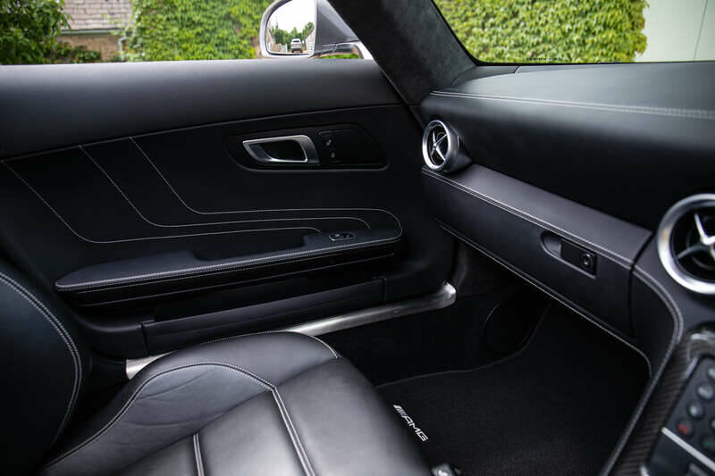 Image 30/50 of Mercedes-Benz SLS AMG Roadster (2014)