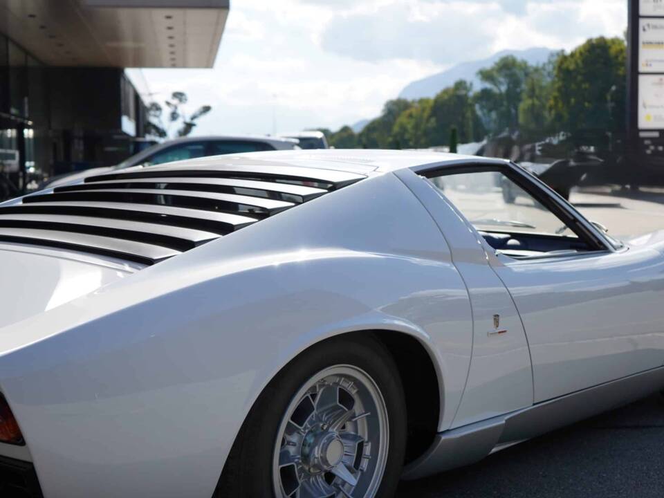 Afbeelding 20/74 van Lamborghini Miura P 400 (1968)