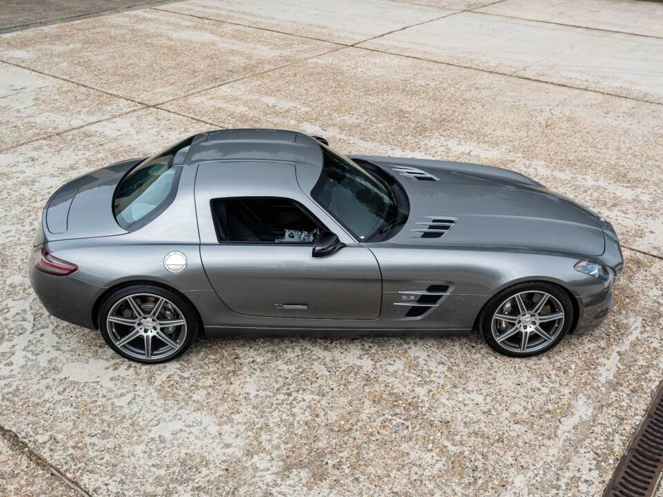 Image 6/32 of Mercedes-Benz SLS AMG (2011)