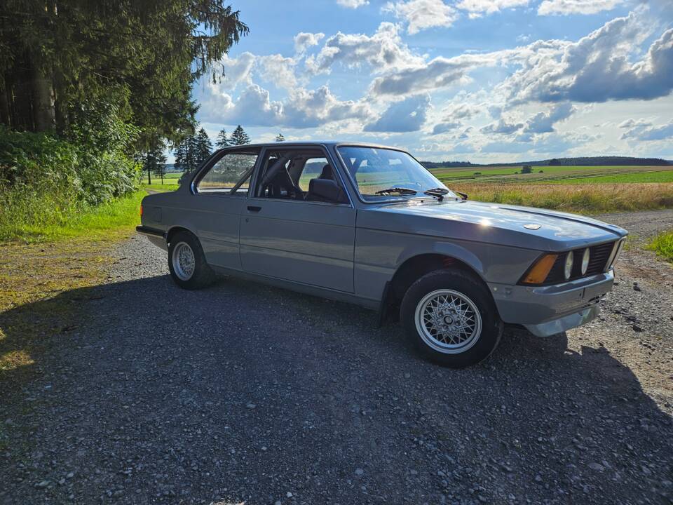 Image 13/64 of BMW 320&#x2F;4 (1977)