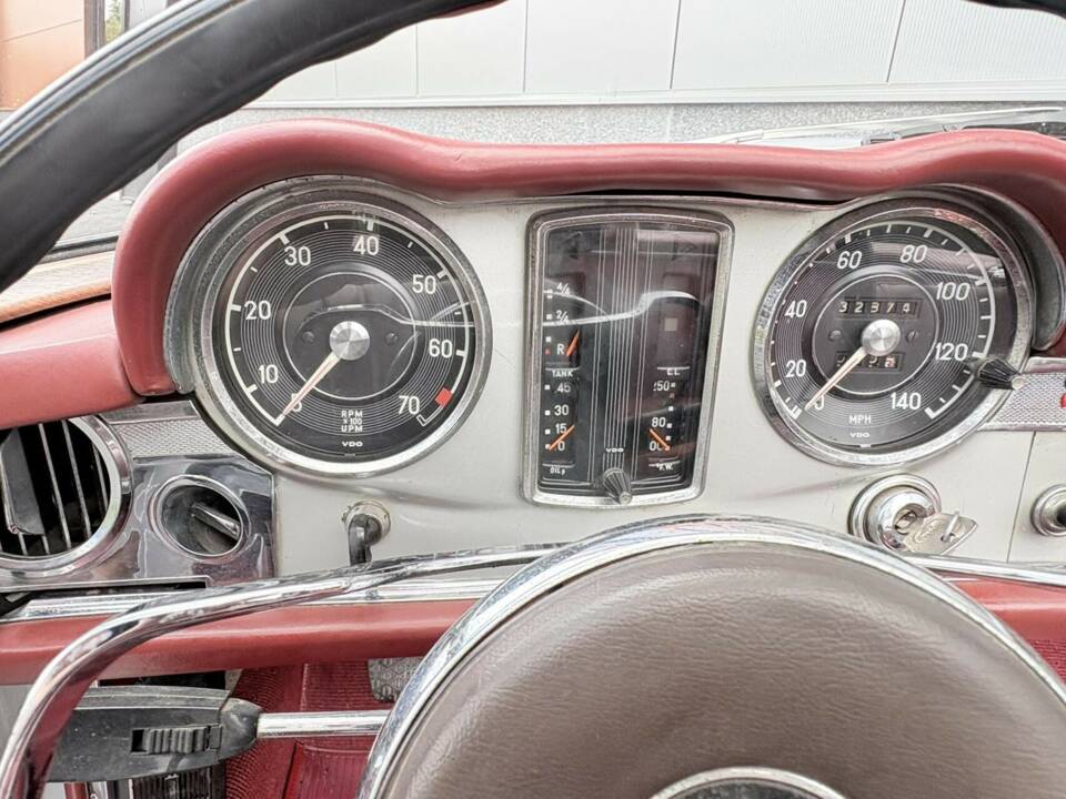 Image 29/50 of Mercedes-Benz 230 SL (1966)
