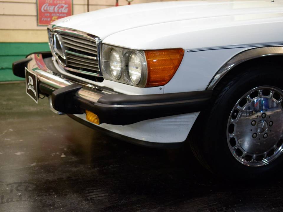 Image 9/32 de Mercedes-Benz 560 SL (1987)