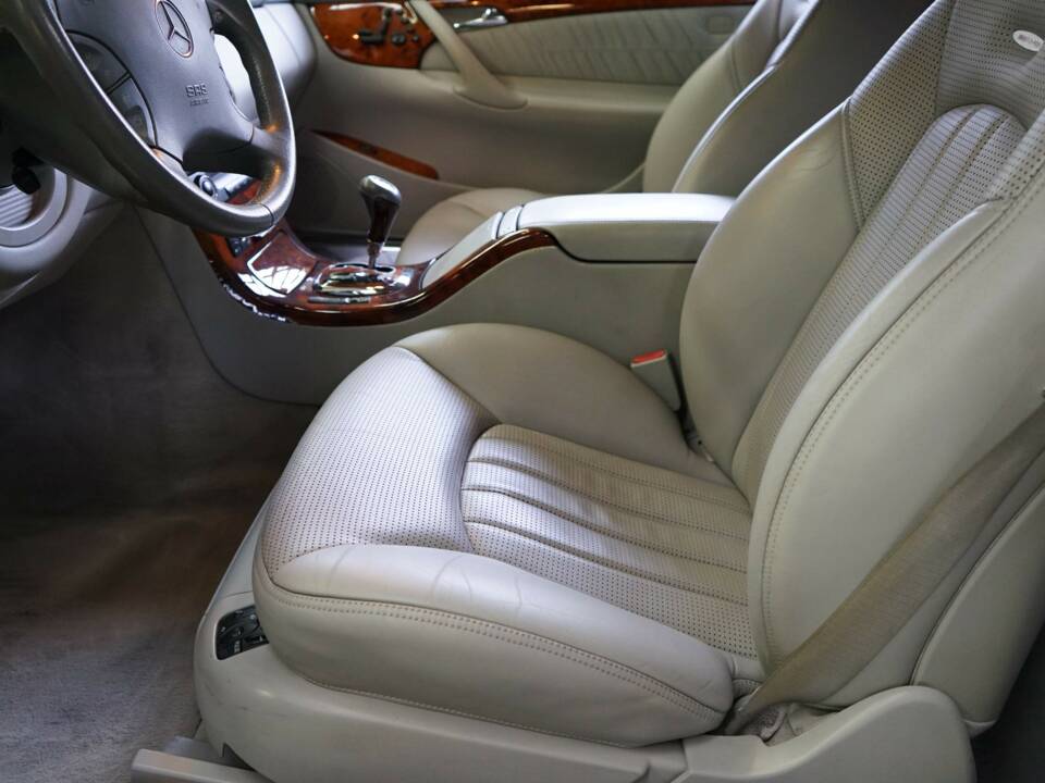 Bild 24/34 von Mercedes-Benz CL 65 AMG (2004)