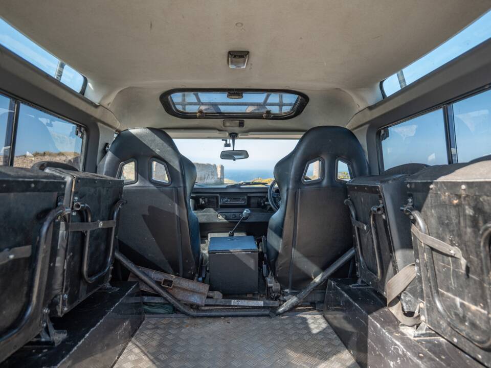 Afbeelding 13/33 van Land Rover Defender 90 Td5 (2001)