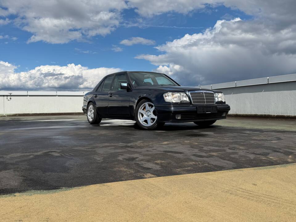 Bild 9/20 von Mercedes-Benz E 500 Limited (1994)