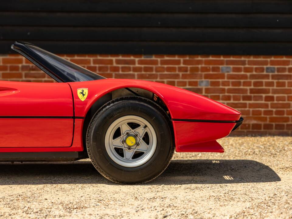 Afbeelding 7/44 van Ferrari 308 GTB Quattrovalvole (1984)
