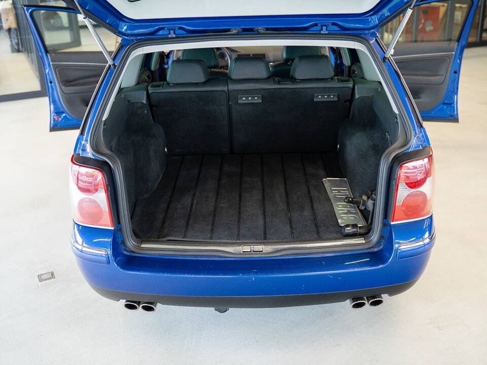 Image 56/59 de Volkswagen Passat Variant 4.0 W8 (2004)