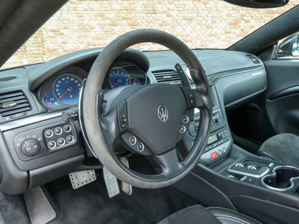 Image 34/50 of Maserati GranTurismo S (2008)