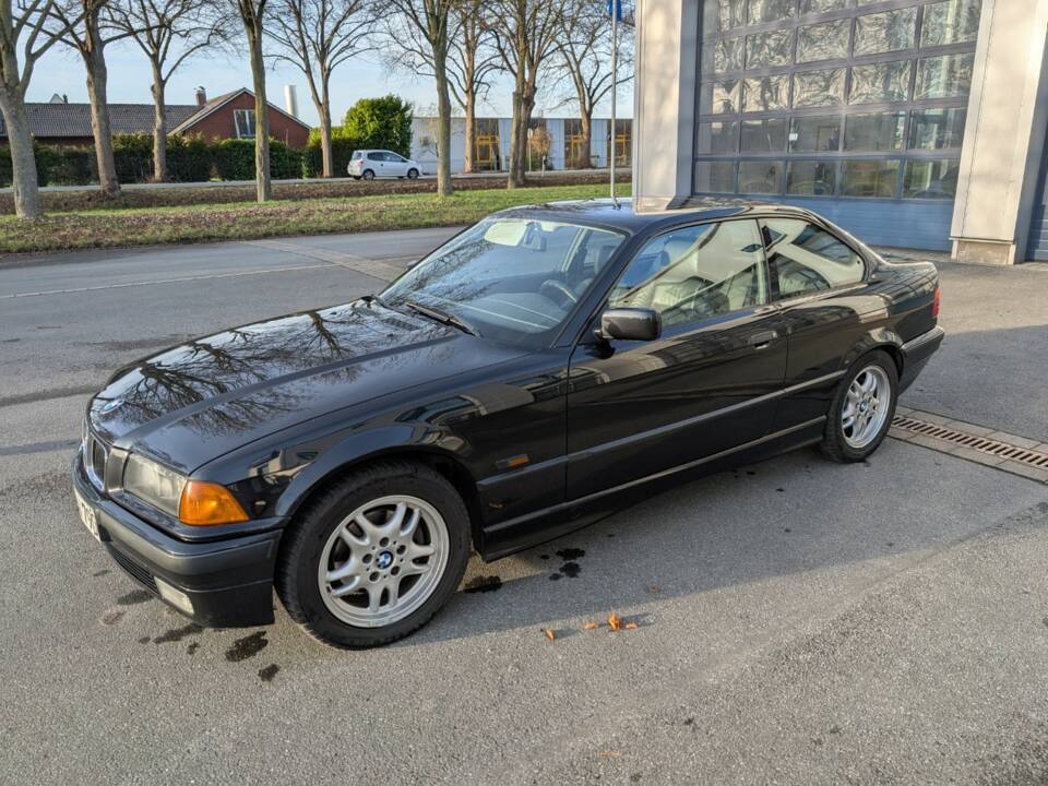Immagine 23/72 di BMW 328i (1996)