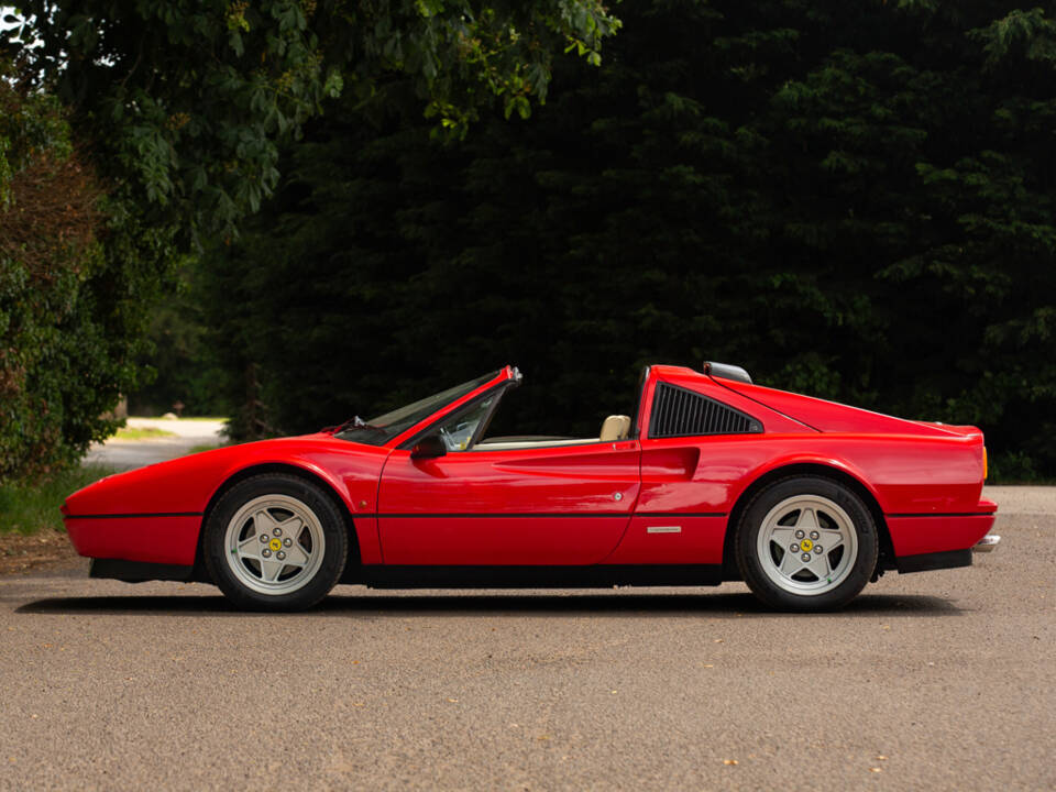 Immagine 5/49 di Ferrari 328 GTS (1988)