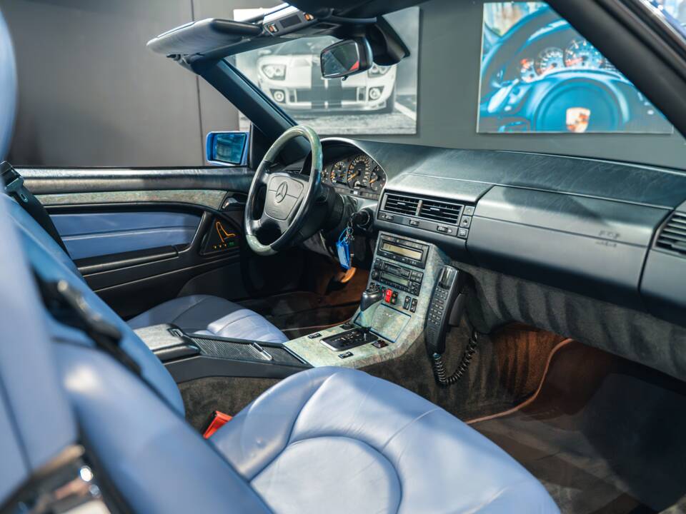 Image 27/35 of Mercedes-Benz SL 320 (1998)