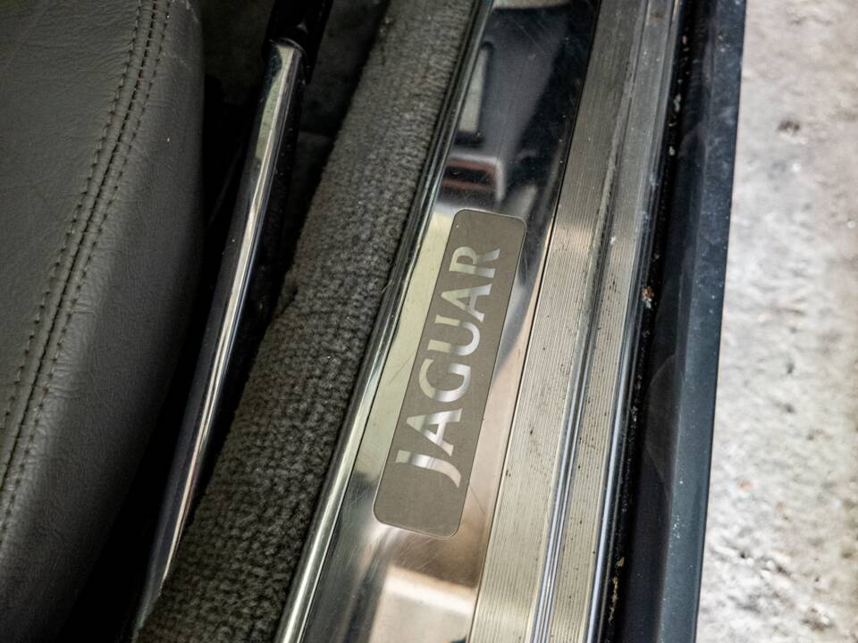 Image 17/34 of Jaguar XJS 5.3 V12 (1992)