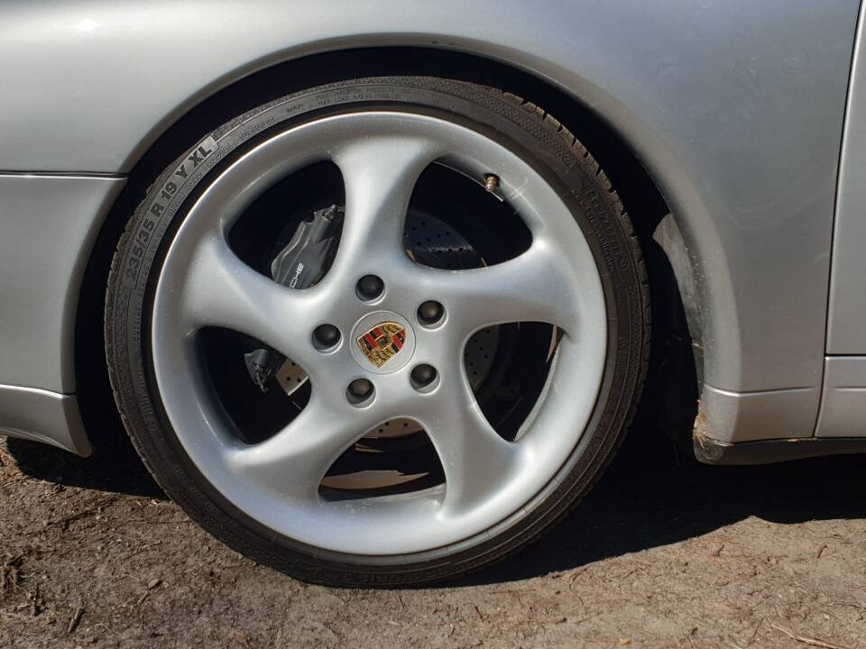 Image 18/116 of Porsche 911 Carrera (1997)