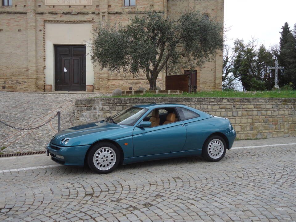 Bild 1/26 von Alfa Romeo GTV 2.0 V6 Turbo (1998)