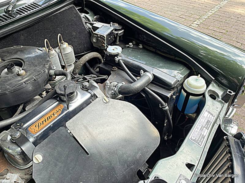 Image 13/41 of Vanden Plas 1100&#x2F;1275 (1966)
