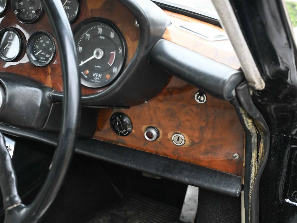 Image 14/40 of Bristol 410 (1968)
