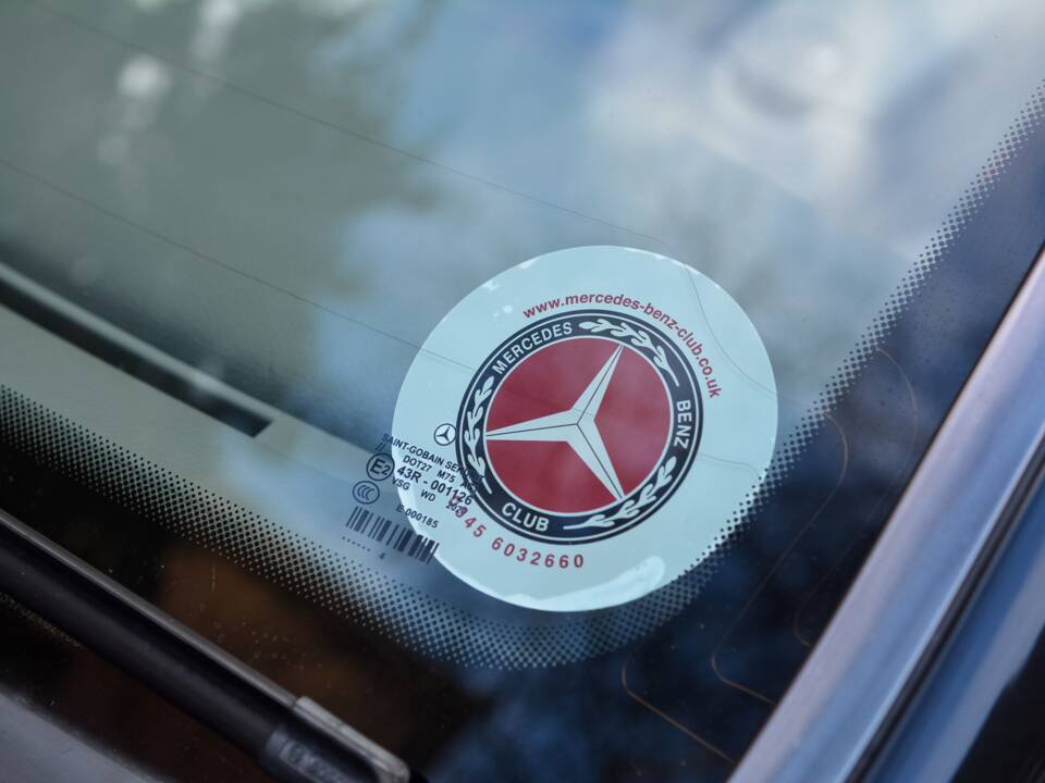 Image 31/49 of Mercedes-Benz CLK 500 (2004)