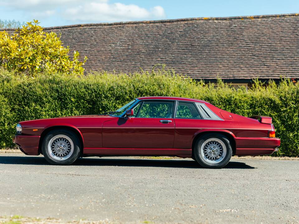 Image 36/50 of Jaguar XJR-S V12 Le Mans (1991)