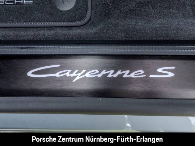 Image 39/50 of Porsche Cayenne S Electric (2026)
