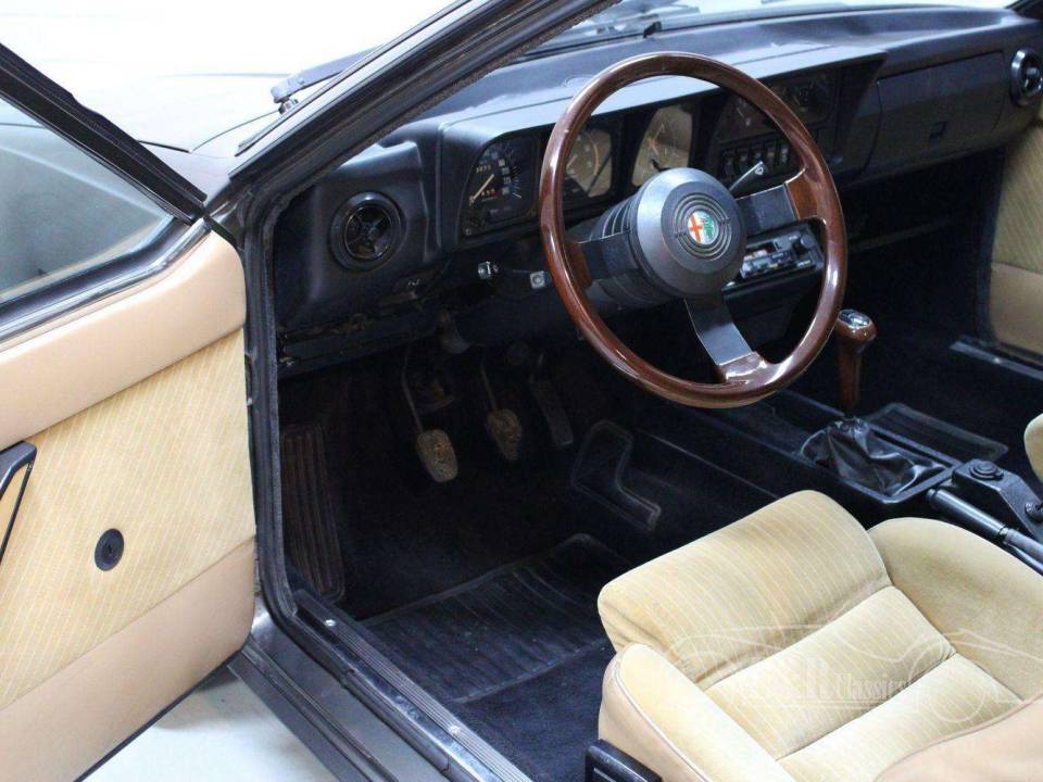 Bild 2/15 von Alfa Romeo GTV 2.0 (1983)