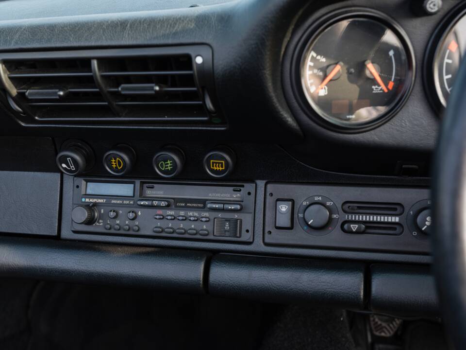 Bild 40/56 von Porsche 911 Carrera 4 (1990)