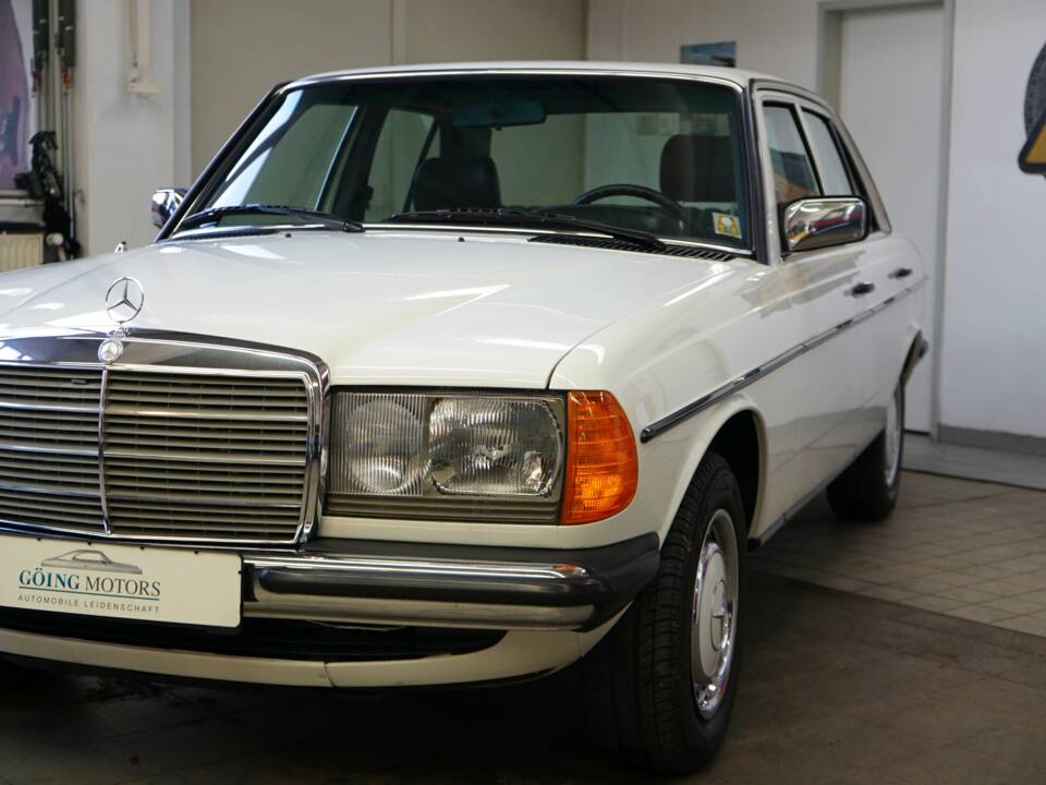 Image 13/46 de Mercedes-Benz 300 D (1984)