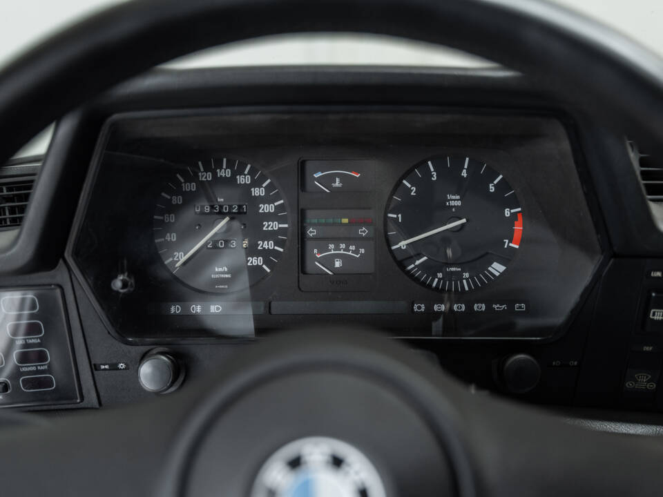 Immagine 10/32 di BMW 635 CSi (1985)