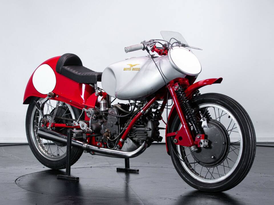 Image 4/50 of Moto Guzzi DUMMY (1948)