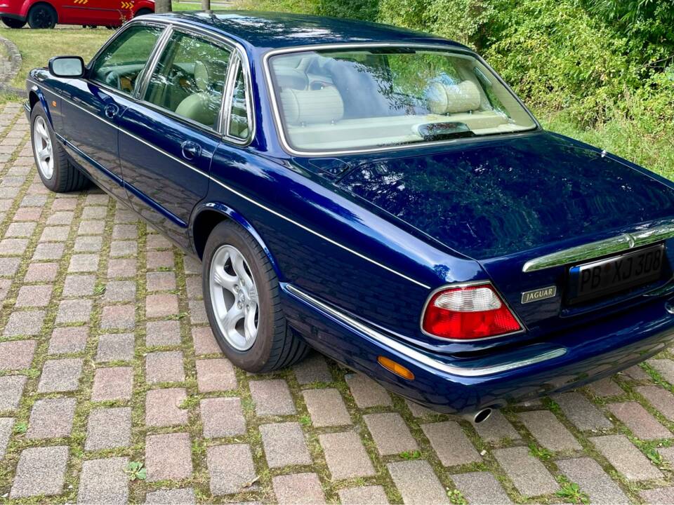 Image 5/19 of Jaguar XJ 8 Sovereign (2000)