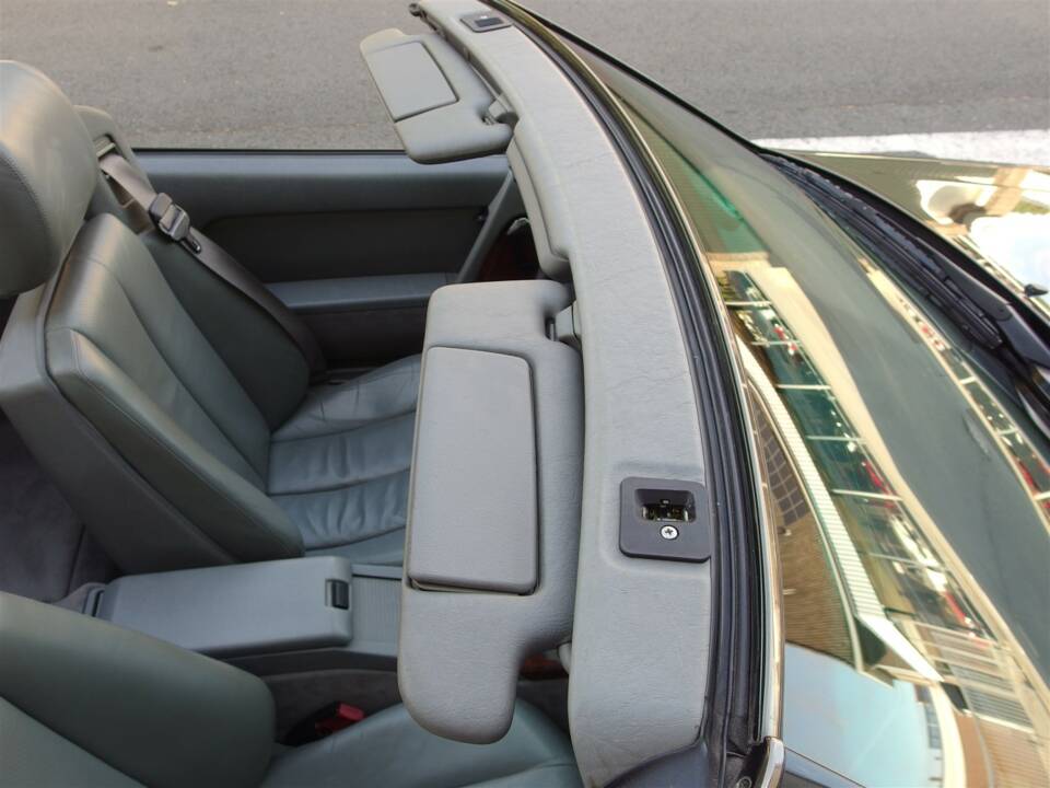 Image 75/96 of Mercedes-Benz 300 SL (1992)