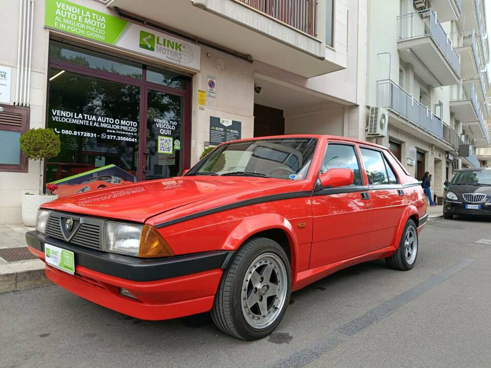 Image 28/42 of Alfa Romeo 75 1.8 (1991)